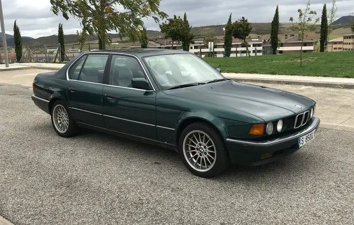 BMW 730, 735i, 735iL, 750iL (e32) (1991) – skrzynka bezpieczników