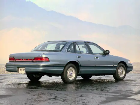 Ford Crown Victoria (1992-1997) - skrzynka bezpieczników