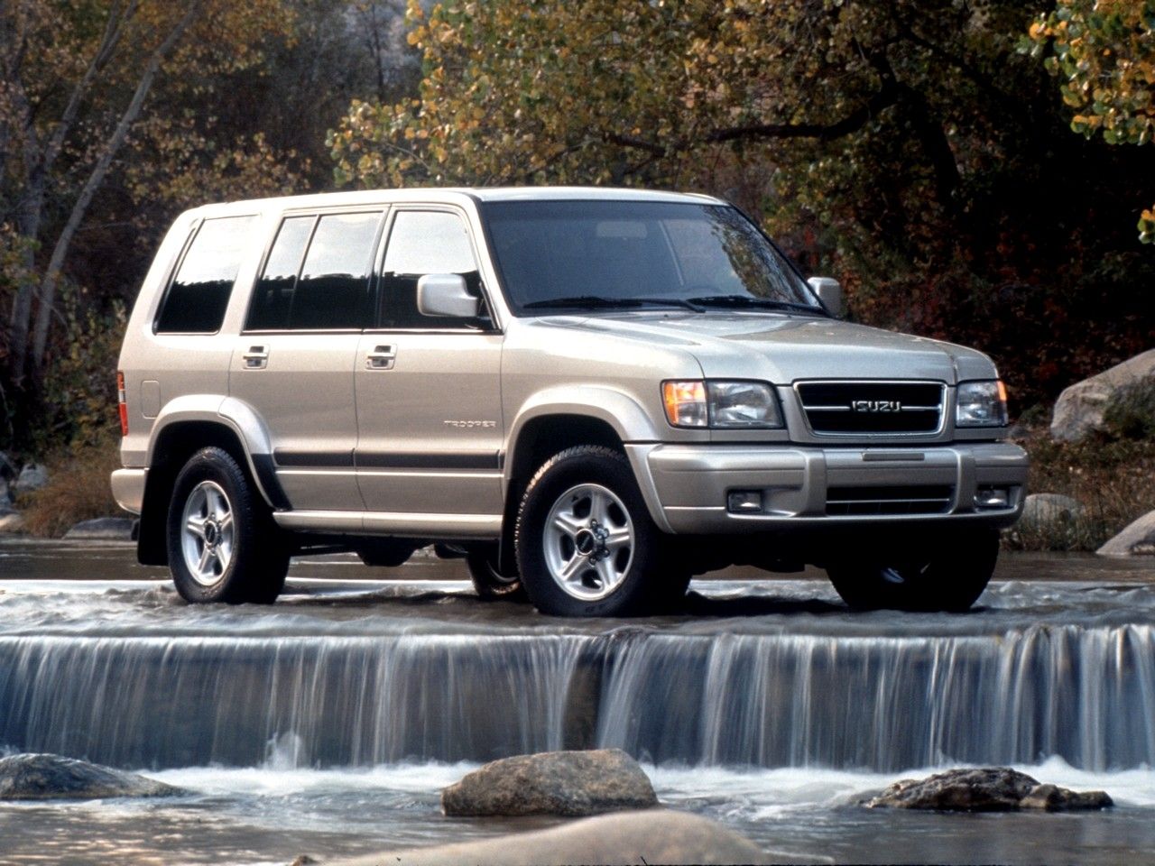 Isuzu Trooper (1991-2002) - skrzynka bezpieczników