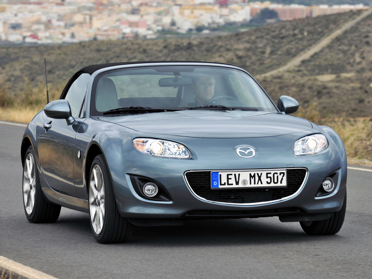 Mazda MX-5 (2005) - skrzynka bezpieczników