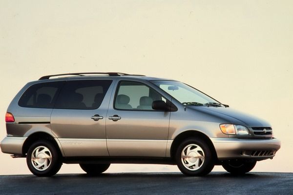 Toyota Sienna XL10 (2001-2003) - skrzynka bezpieczników