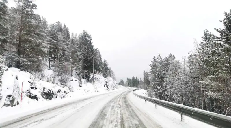 Opony wielosezonowe czy zimowe? Które lepiej sprawdzą się na Polskich drogach?